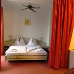 Familia Hotel 3*