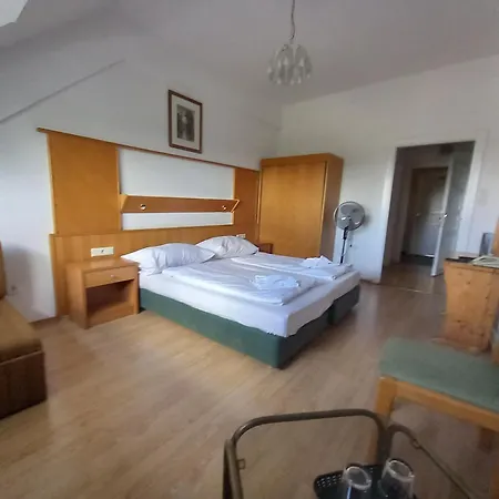 Familia Otel